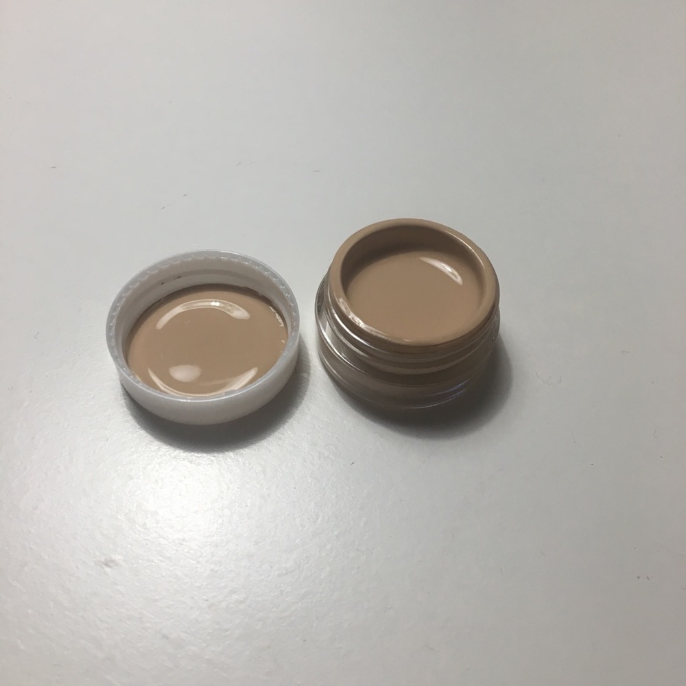 Fenty Foundation Pro Filter Shade 150 SAMPLE - Picture 4 of 4